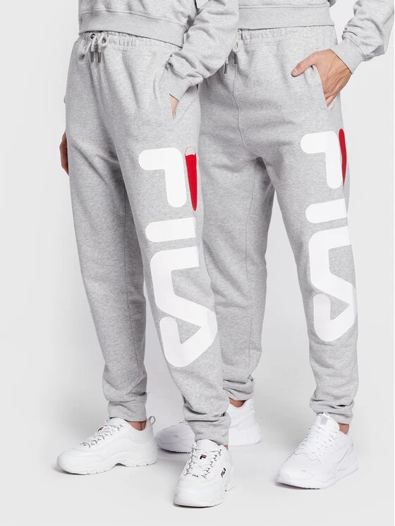Fila Άνδρες Παντελόνια Φόρμας Παντελόνι φόρμας Unisex Bronte FAU0093 Γκρι Regular Fit Γκρι 3 Fila Άνδρες Παντελόνια Φόρμας Παντελόνι φόρμας Unisex Bronte FAU0093 Γκρι Regular Fit Γκρι
